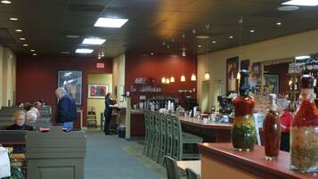 2 restaurants, breakfast, lunch, dinner served; American cuisine