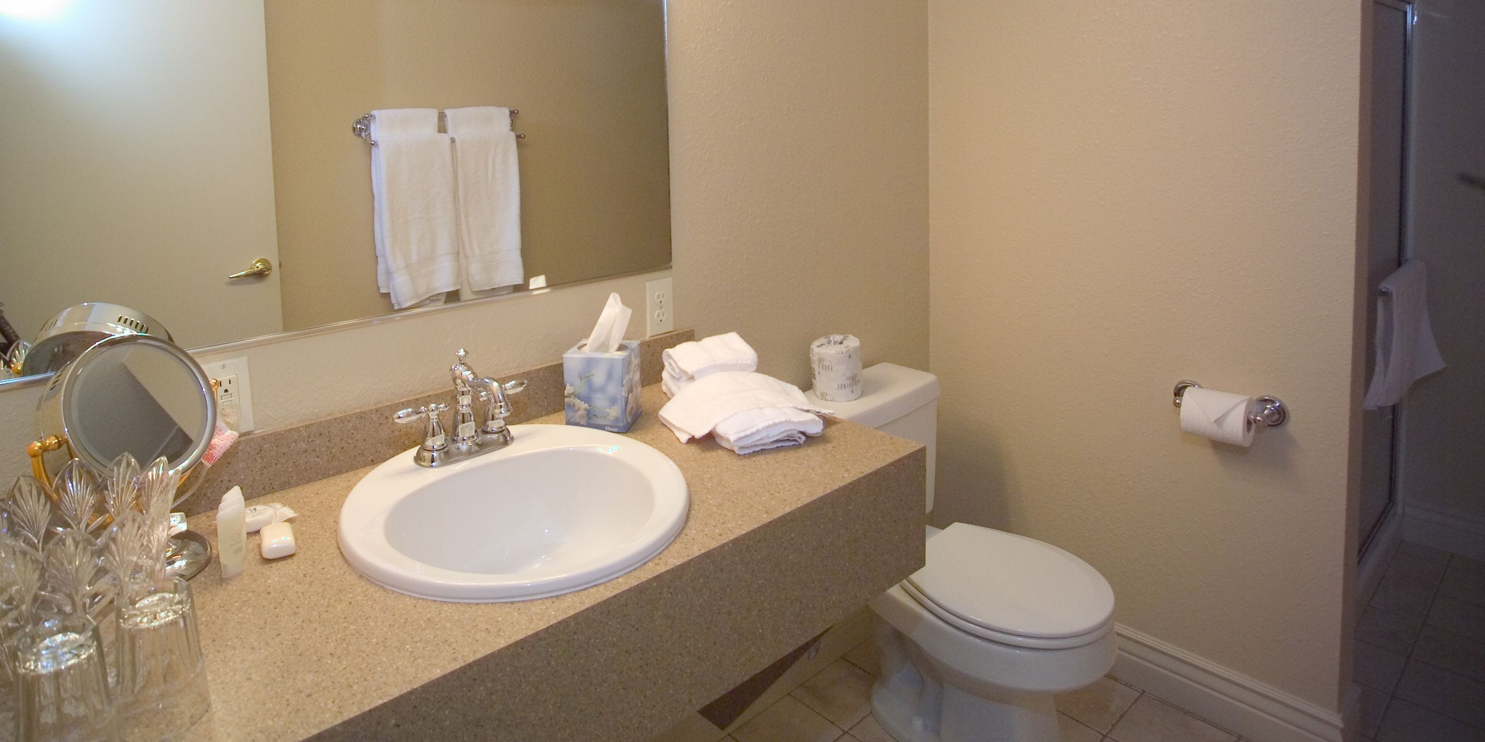 standard room, 1 king bed | bathroom | shower, free toiletries, bathrobes