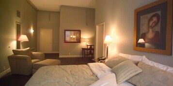 Standard Room, 1 King Bed | Desk, iron/ironing board, rollaway beds, free WiFi