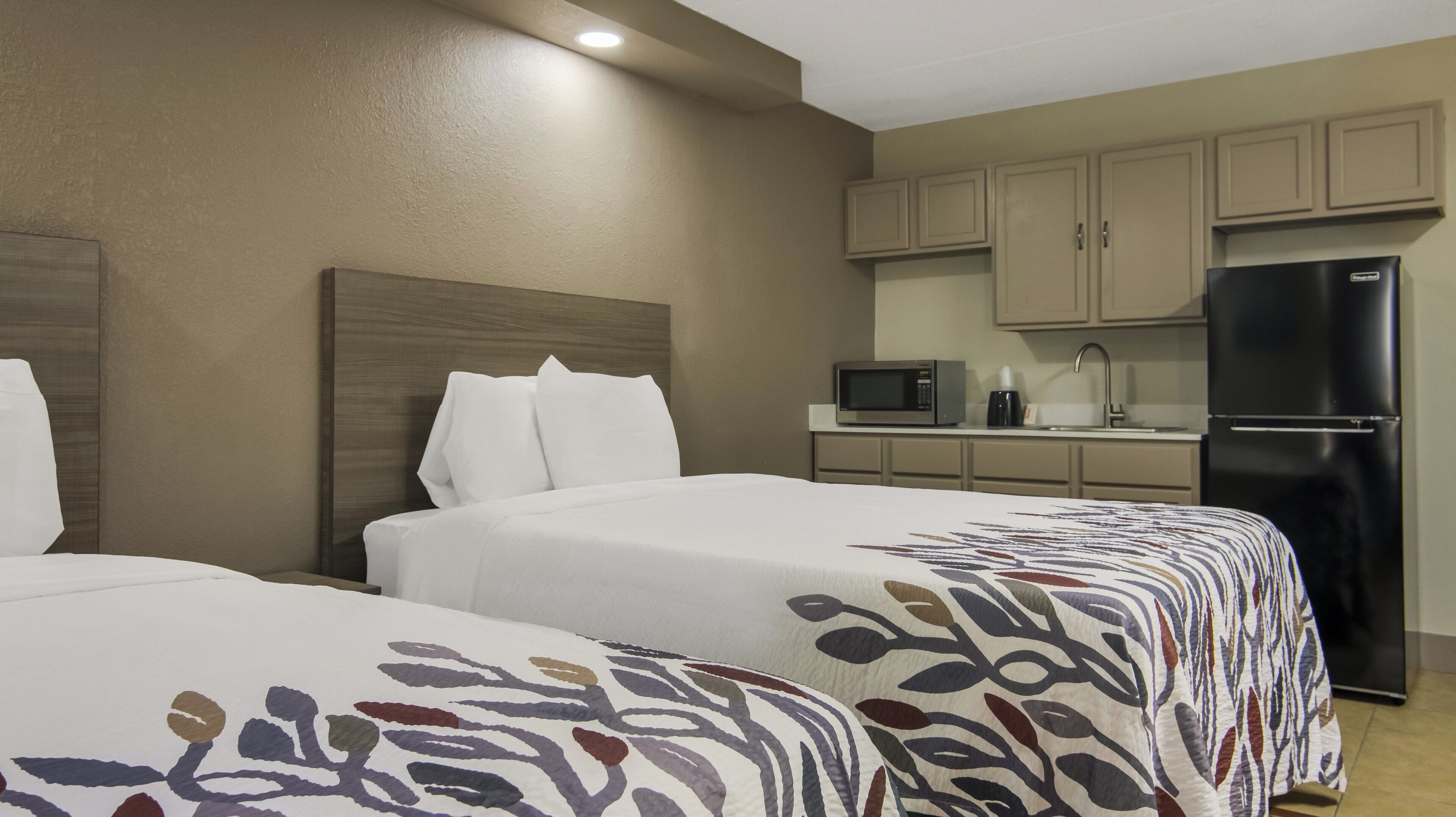 Photo - Red Roof Inn & Conference Center Chicago - Aurora/ Fox Valley