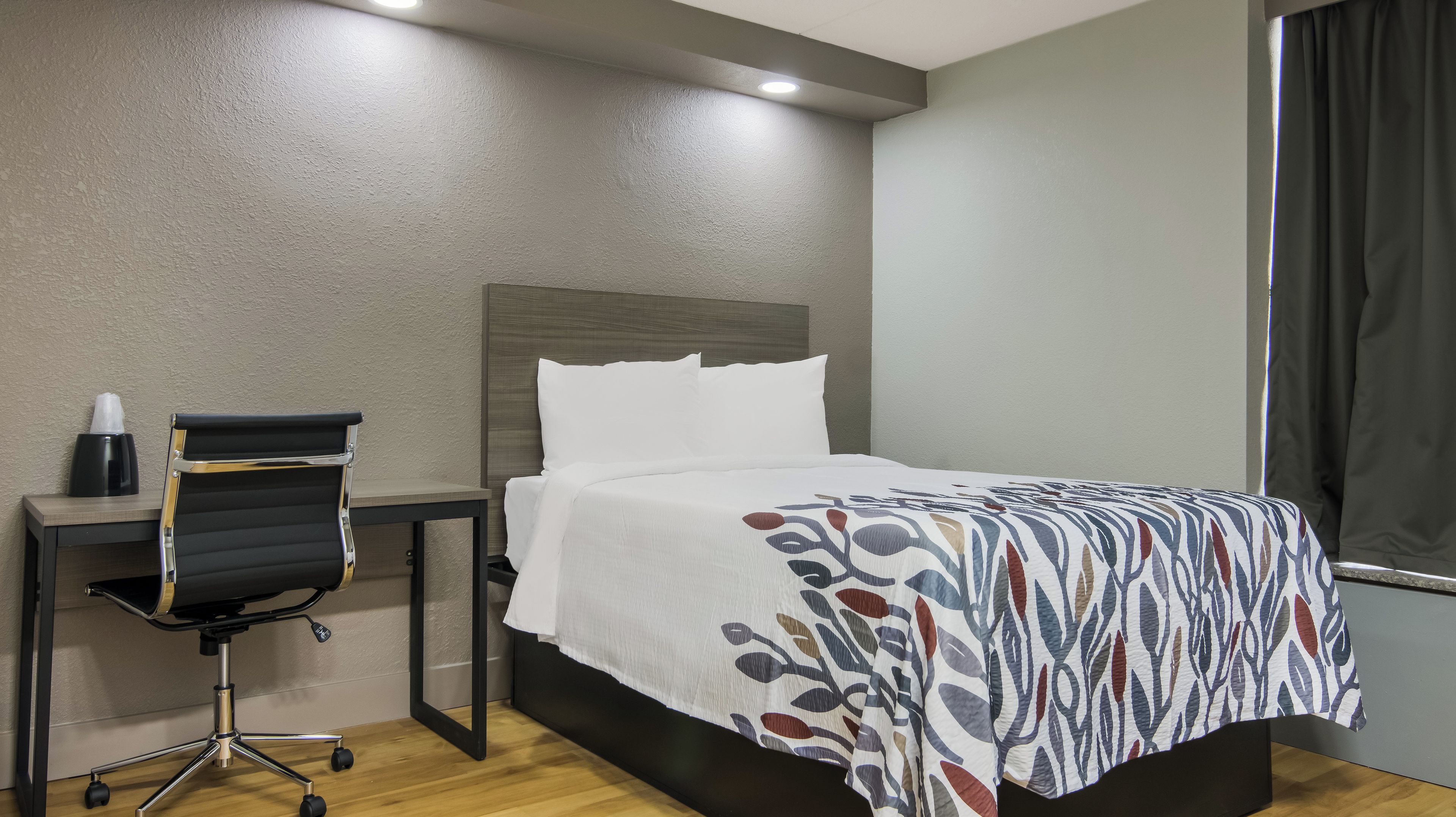Photo - Red Roof Inn & Conference Center Chicago - Aurora/ Fox Valley