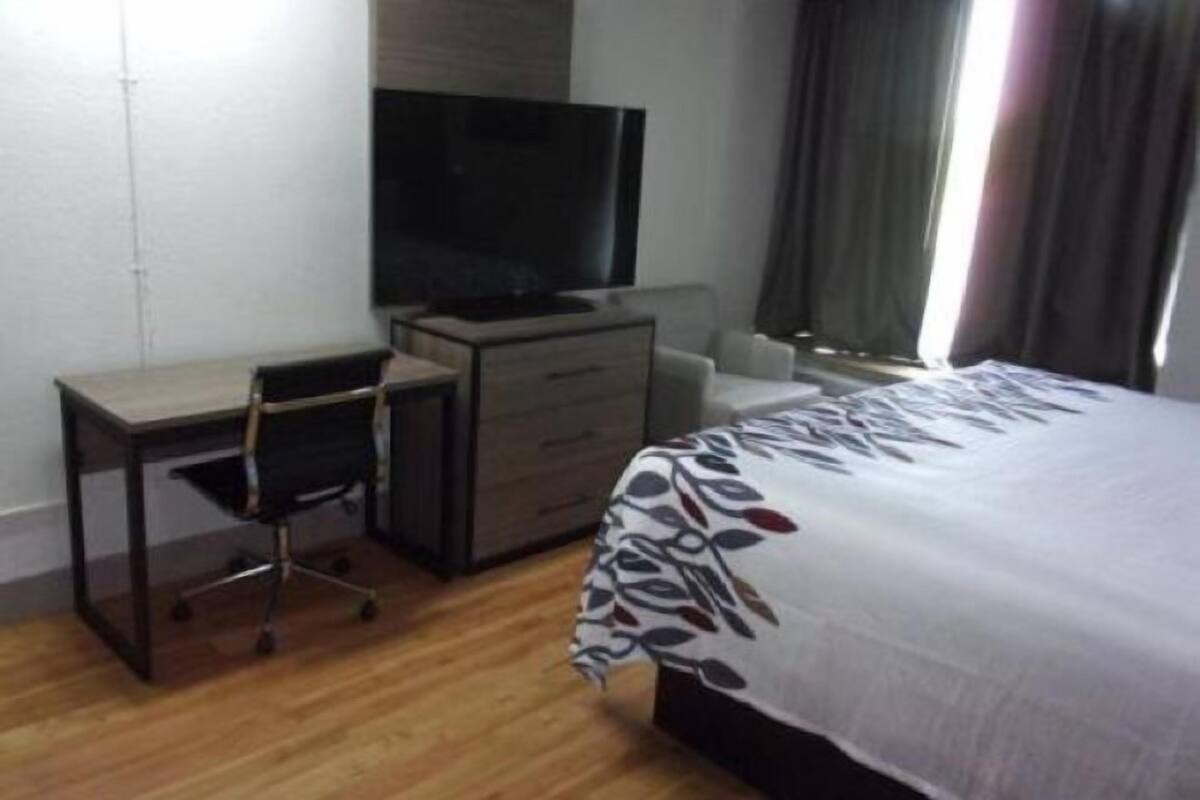 Desk, blackout drapes, free WiFi, bed sheets