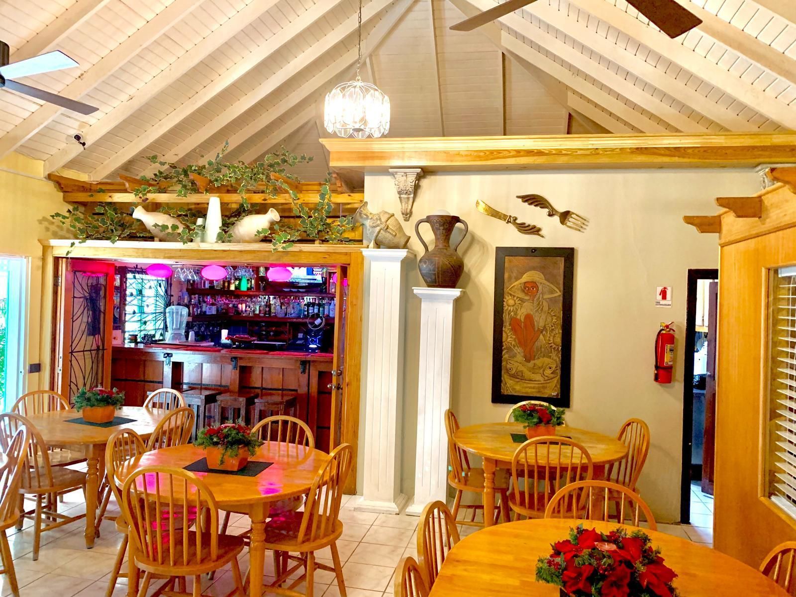 Dagelijks continentaal ontbijt (USD 8.00 per persoon)