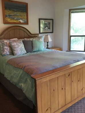 Classic House (Maple) | 1 bedroom, individually decorated, individually furnished - River Vista Vacation Homes (Idleyld Park)