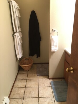 Classic House (Madrone) | Bathroom | Shower, hair dryer, bathrobes, towels