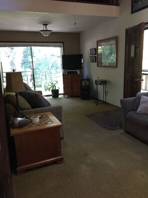 Classic House (Fir) | Living area | Flat-screen TV - River Vista Vacation Homes (Idleyld Park)