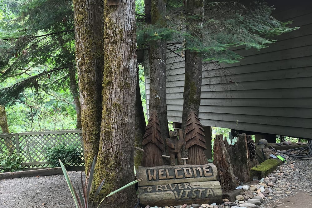 River Vista Vacation Homes - Yoncalla, OR