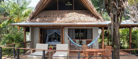 Deluxe-mökki | 1 makuuhuone, tallelokero huoneessa, yksilöllisesti sisustettu