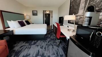 Zimmer, 1 King-Bett, Meerblick (Sleeps 2) | 1 Schlafzimmer, hochwertige Bettwaren, Daunenbettdecken