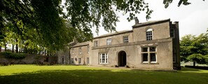 Front of property - YHA Grinton Lodge - Hostel (Richmond)