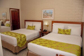 Ropa de cama de alta calidad, escritorio, wifi gratis y ropa de cama 