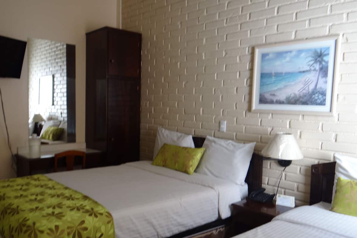 Ropa de cama de alta calidad, escritorio, wifi gratis y ropa de cama
