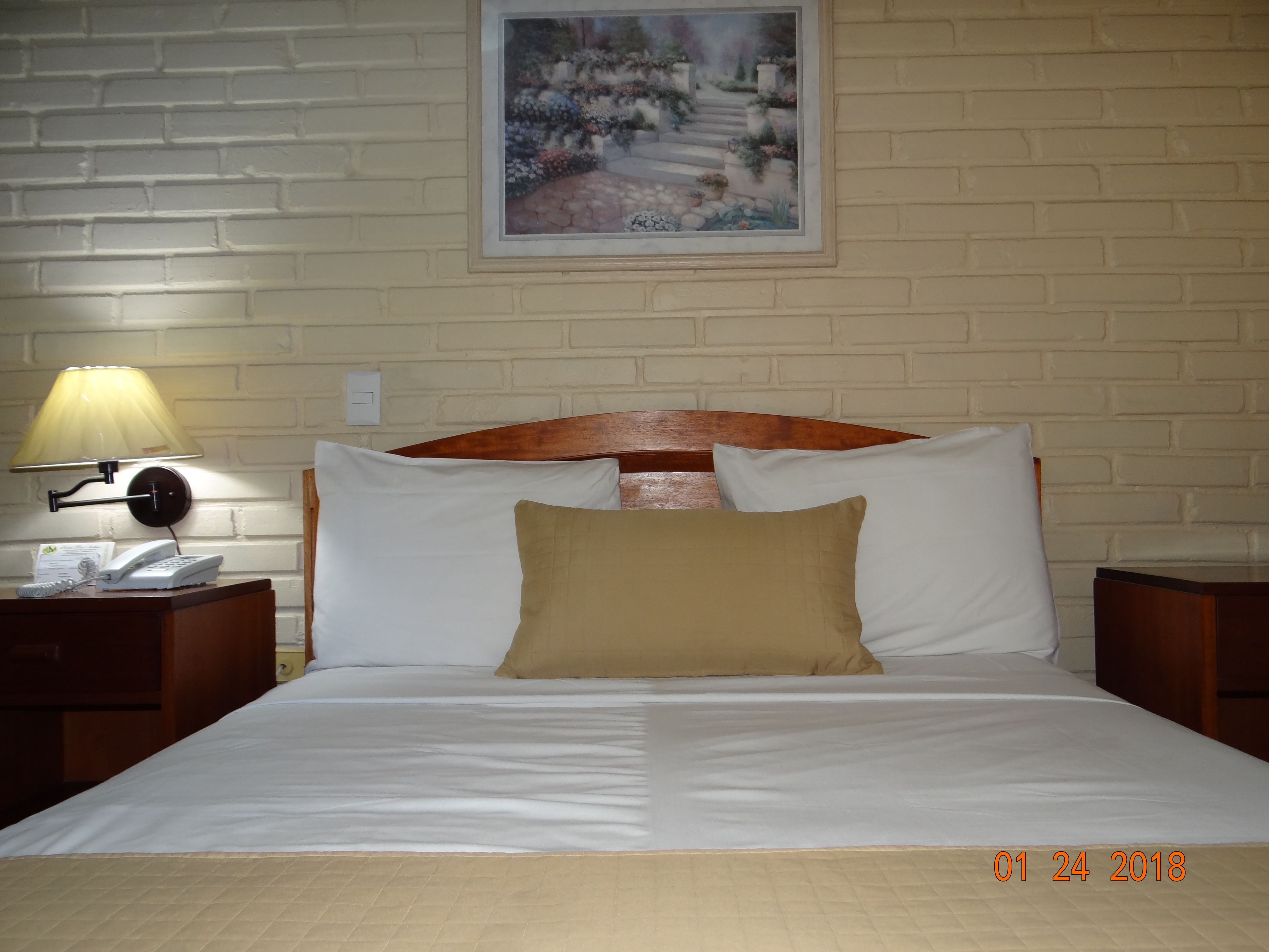 premium bedding, desk, free wifi, bed sheets