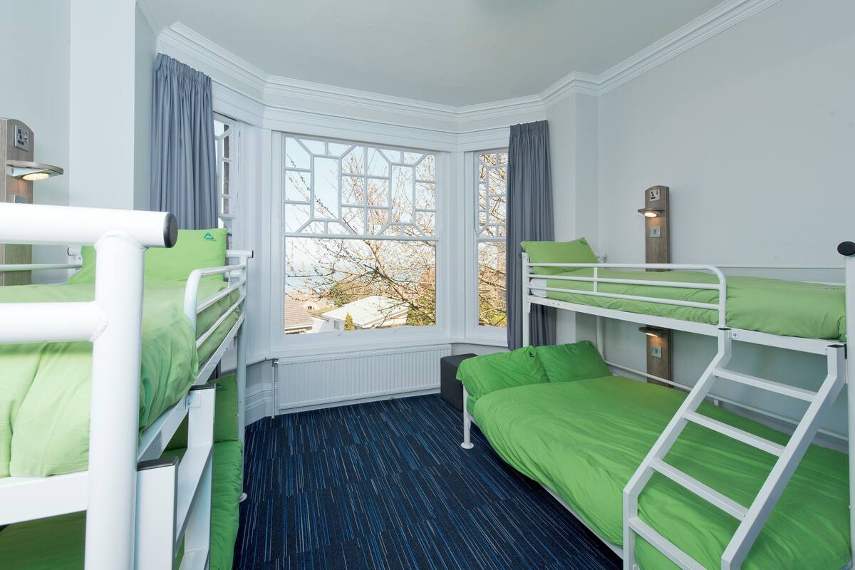 5 Bed Private Room | 객실 내 금고, 암막 커튼, 침대 시트