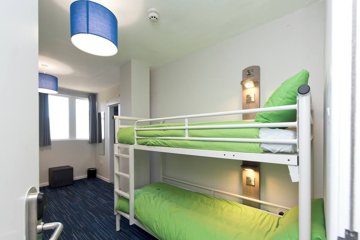 2 Bed Private Room | 객실 내 금고, 암막 커튼, 침대 시트