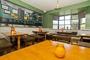 Dining - YHA Snowdon Pen-Y-Pass - Hostel (Caernarfon)