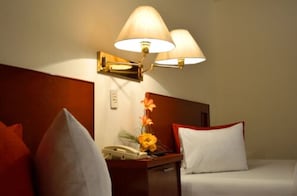 Standard Double Room, 2 Double Beds | In-room safe, iron/ironing board, free WiFi - Hotel Elizabeth Ciudad Deportiva (Aguascalientes)