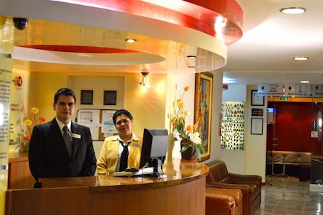Lobby. Hotel Elizabeth Ciudad Deportiva