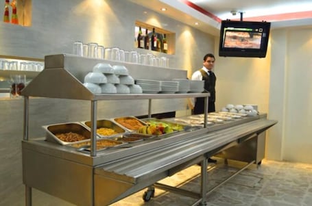 Desayuno a la carta diario (MXN 105 por persona)