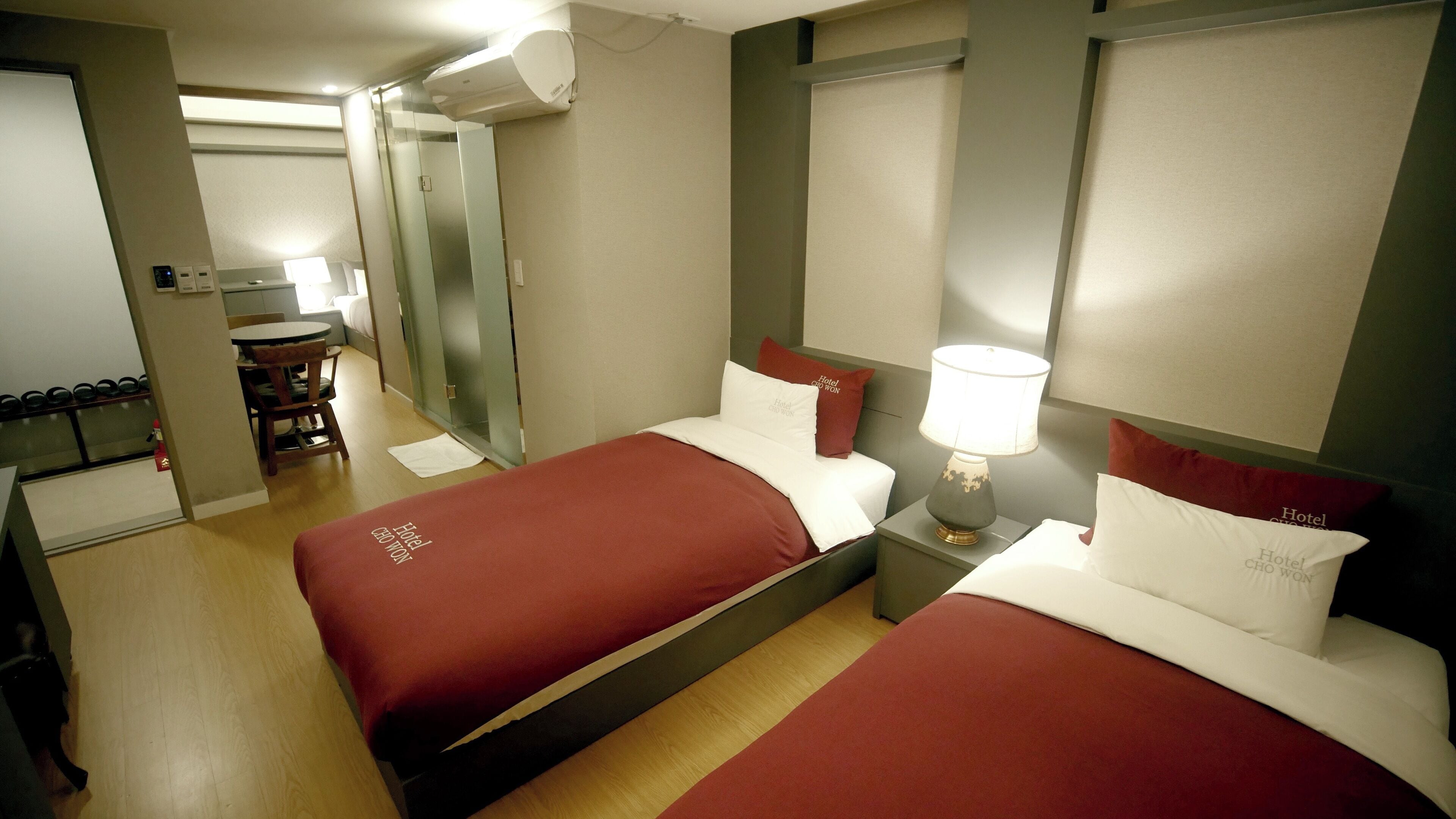 أغطية فراش متميزة وألحفة محشوة بالريش وأسرّة بإسفنج يتكيف مع شكل الجسم