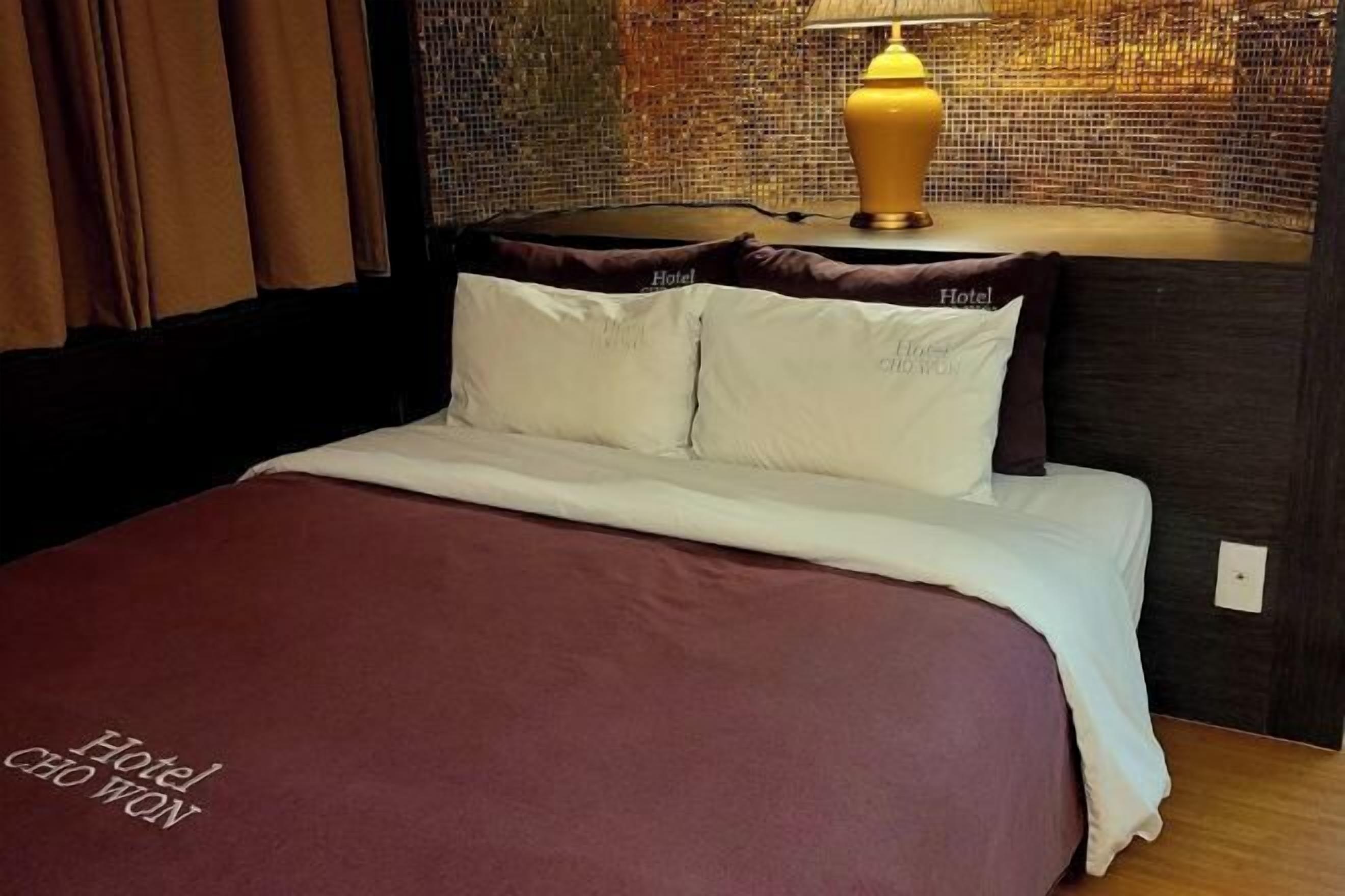 高級寢具、羽絨被、記憶床墊、迷你吧