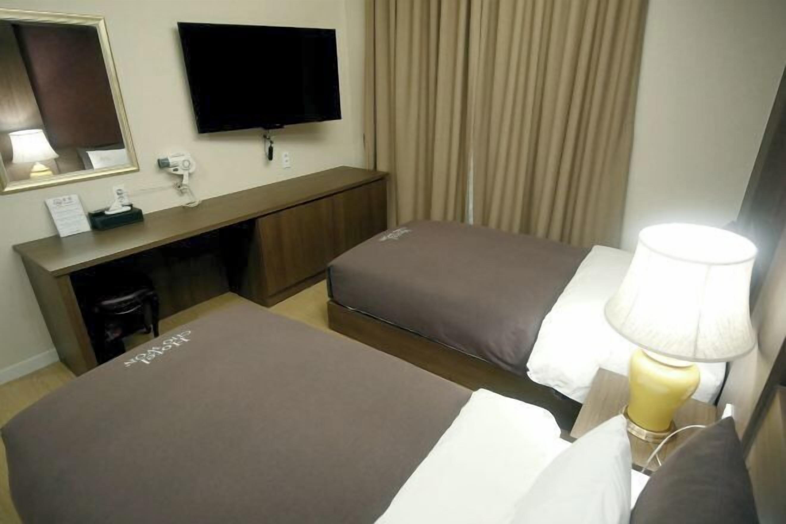 高級寢具、羽絨被、記憶床墊、迷你吧