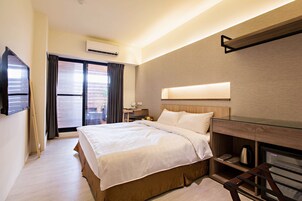 Habitación Deluxe doble | Ropa de cama de alta calidad y minibar con artículos gratuitos