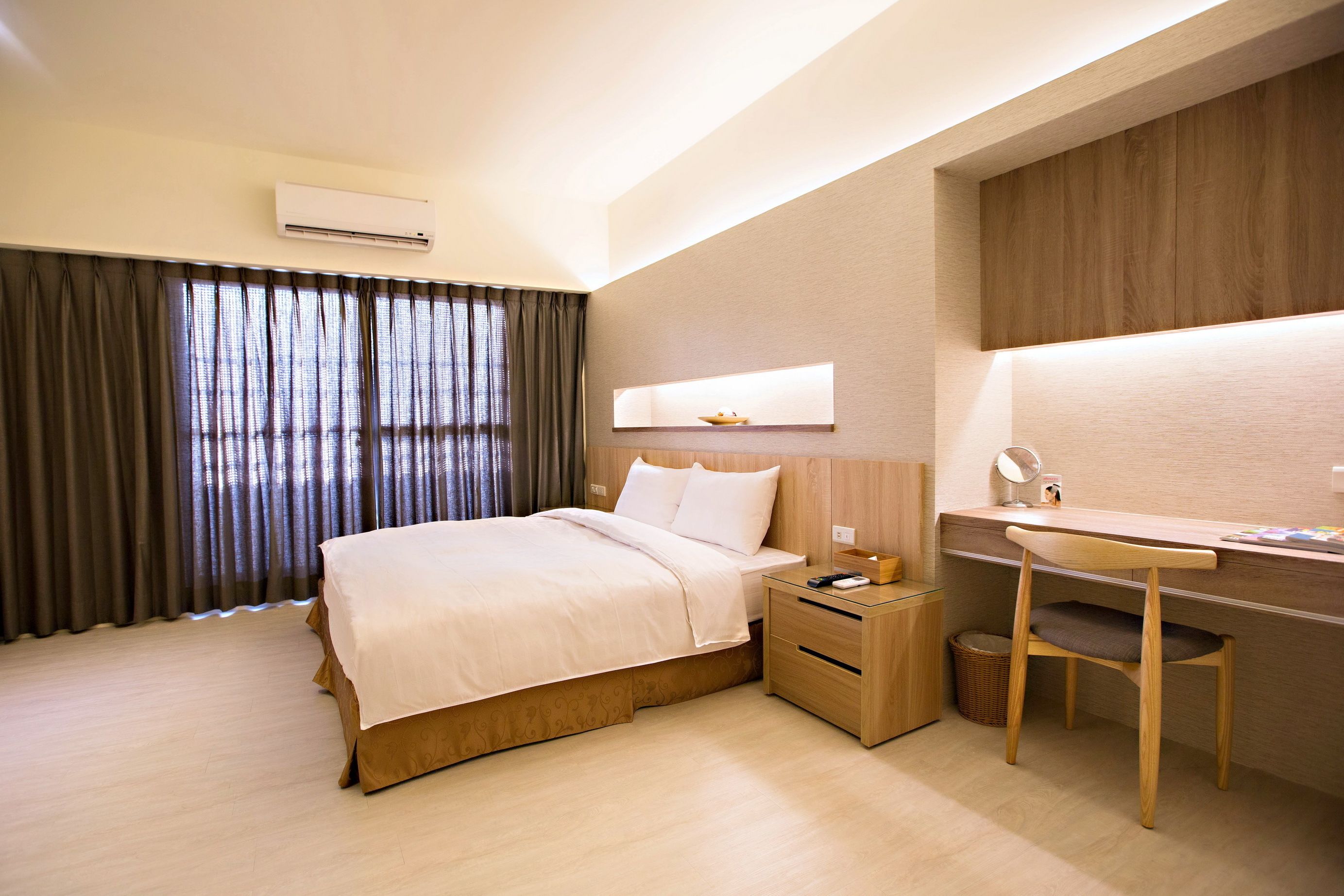 standard double room | premium bedding, free minibar, desk, soundproofing