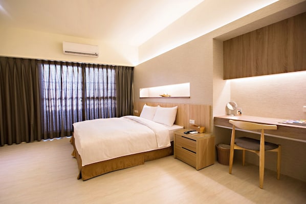 Phòng đôi Tiêu chuẩn | Bộ đồ giường cao cấp, minibar với thức uống miễn phí, bàn