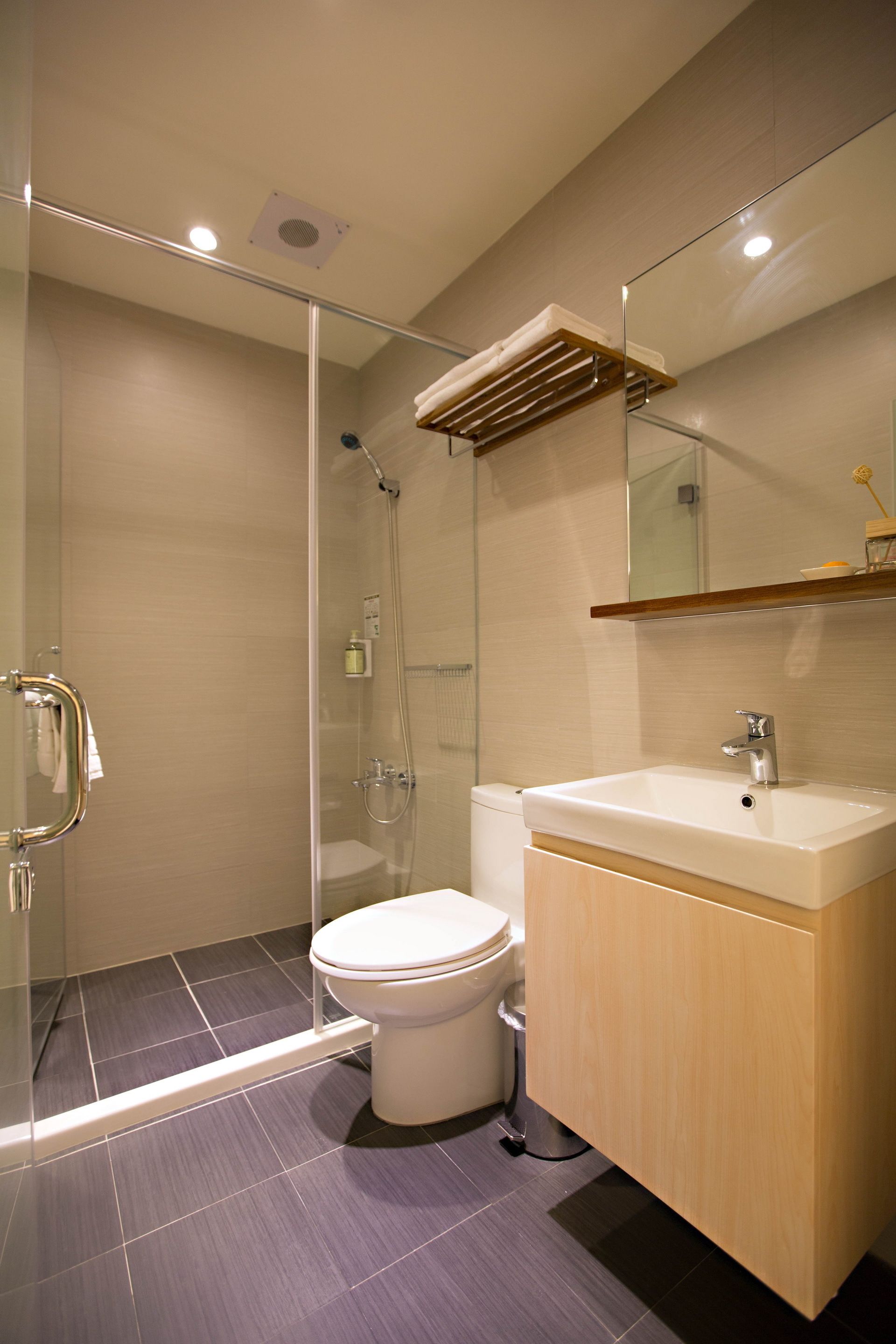 standard double room | bathroom | designer toiletries, hair dryer, slippers, bidet