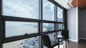 Premium bedding, blackout curtains, free WiFi, bed sheets