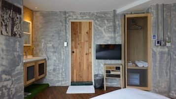Deluxe Double Room With Private bathroom | Blackout drapes, free WiFi, bed sheets