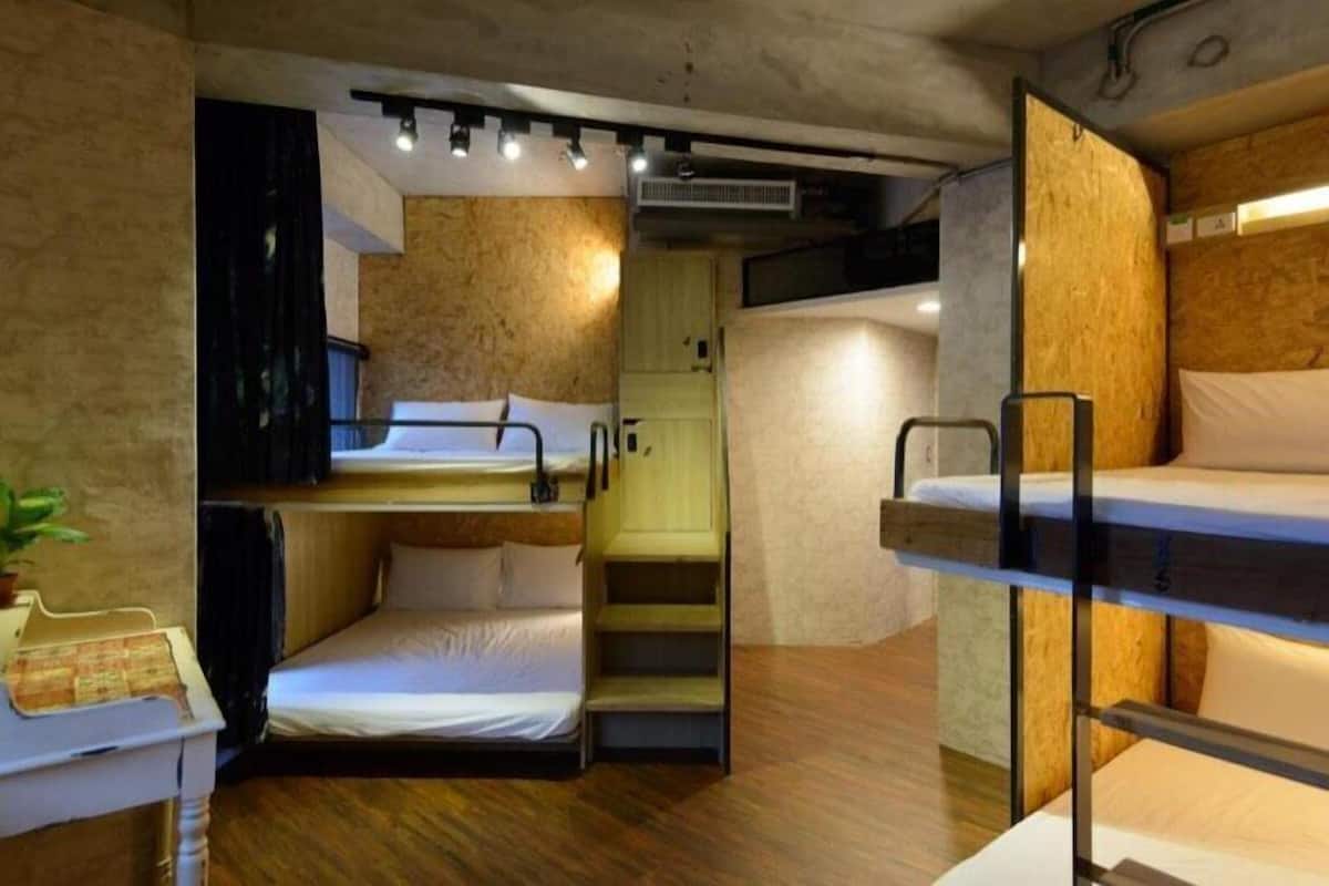 Private Room for 8 People with Bunk Bed | Blackout drapes, free WiFi, bed sheets