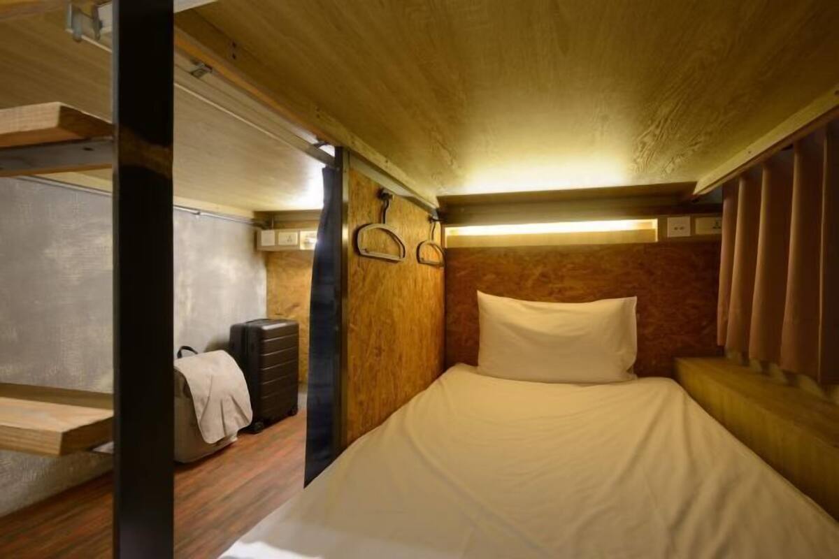 Cortinas blackout, Wi-Fi de cortesia, roupa de cama