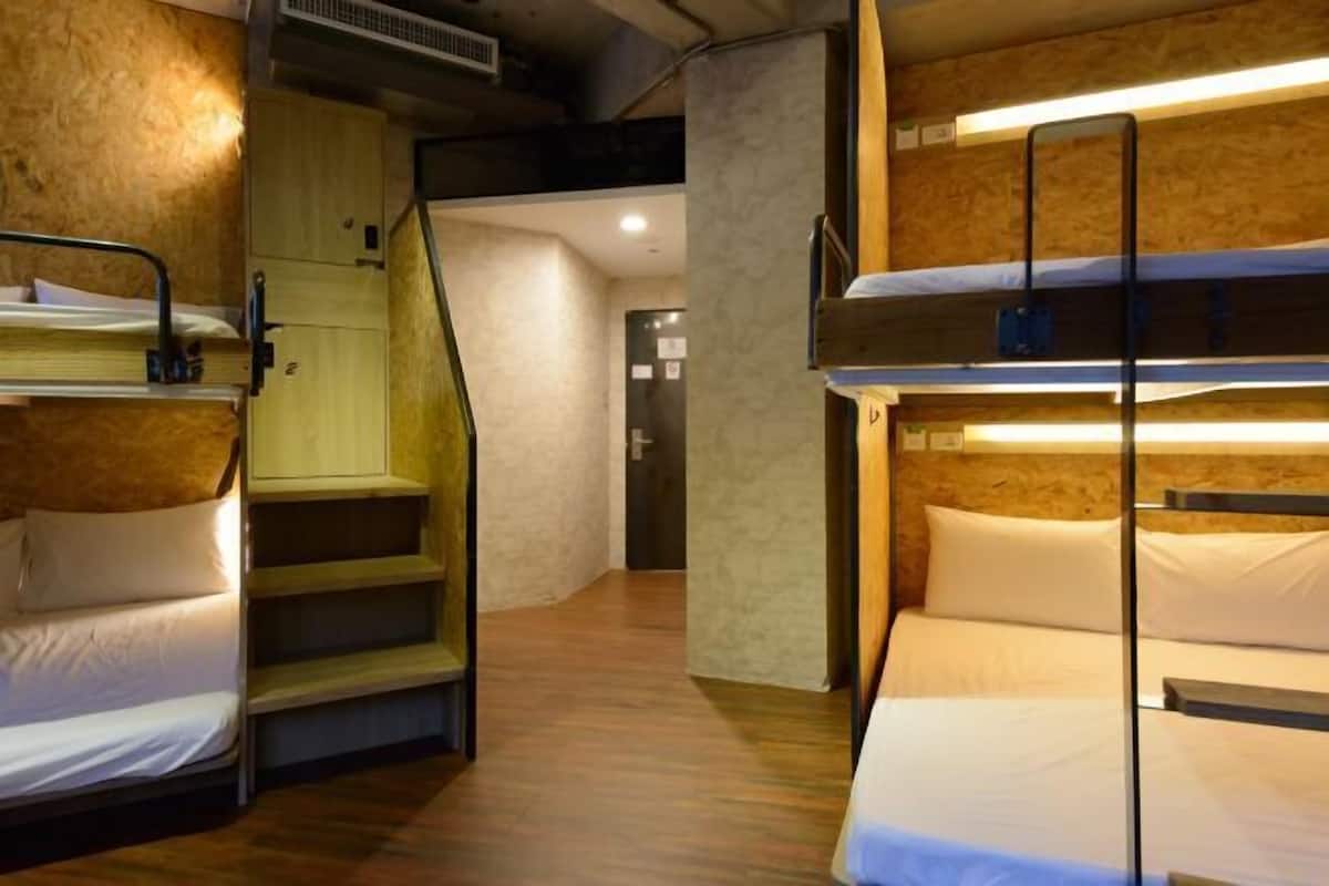 Blackout drapes, free WiFi, bed sheets