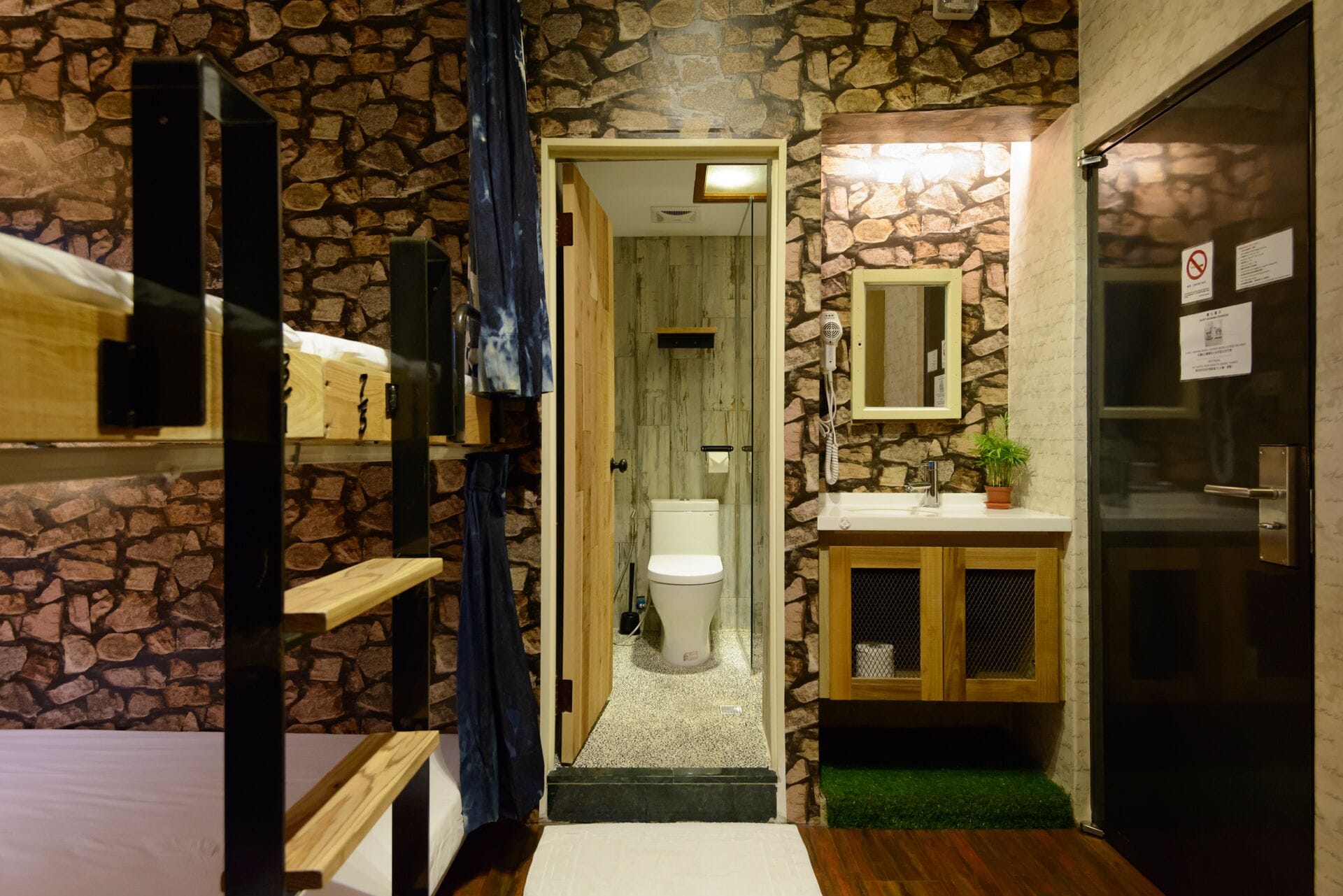 Blackout drapes, free WiFi, bed sheets