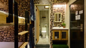 Blackout drapes, free WiFi, bed sheets