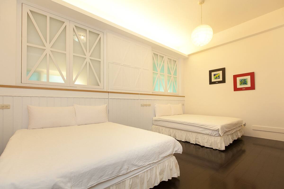 Free WiFi, bed sheets