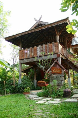 Exterior - Oey-Chan-Dha Villa (San Pa Thong)