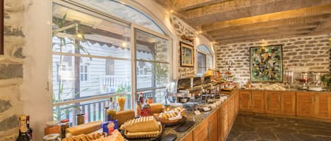 Free daily continental breakfast