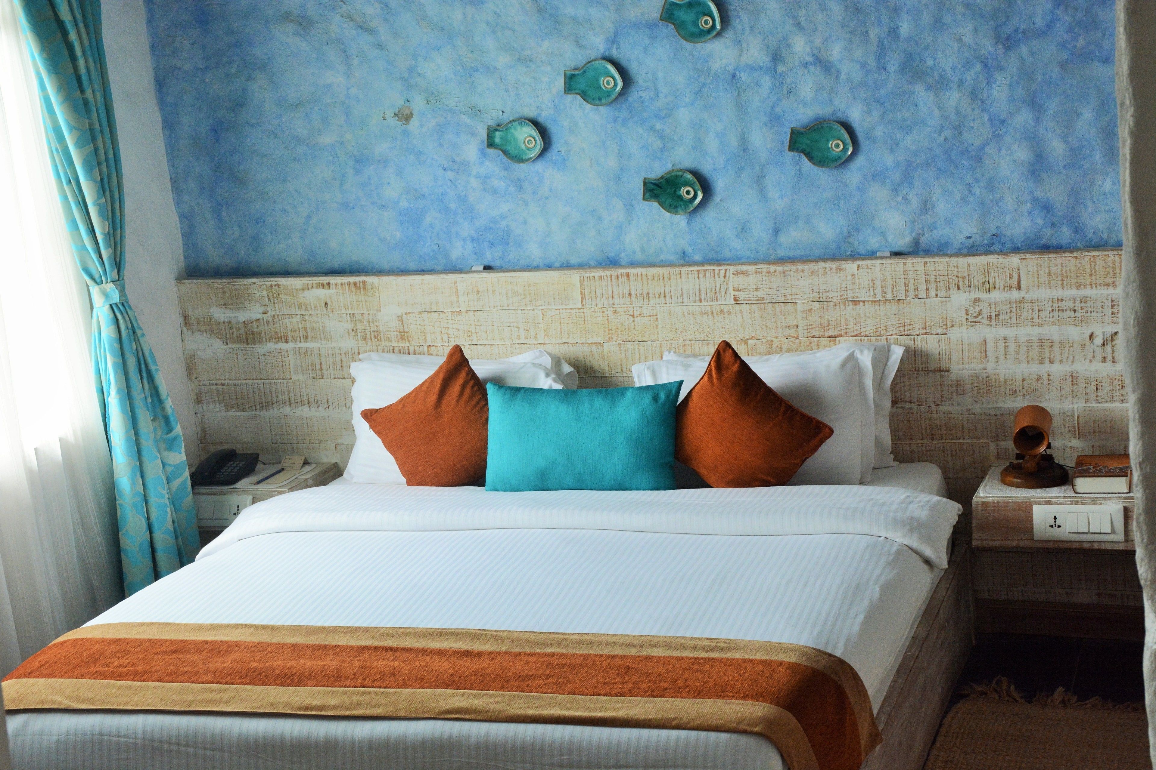 deluxe room | premium bedding, minibar, in-room safe, desk