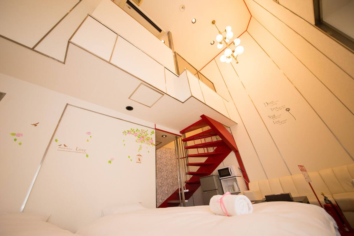 Suite, no fumadores (4 Single beds and 2 King beds) | Escritorio, cortinas opacas, camas supletorias gratuitas y wifi gratis