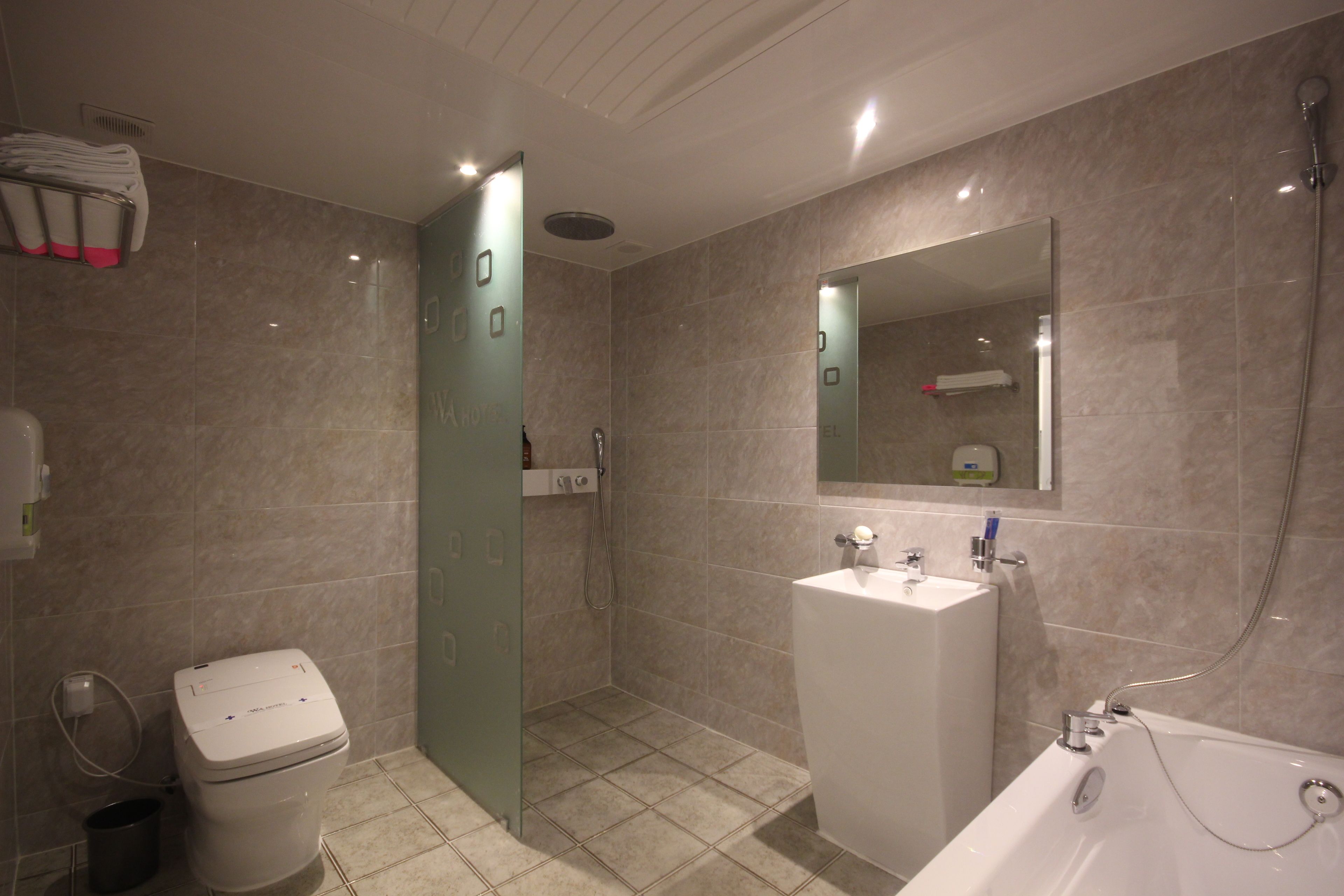 vip  | bathroom | separate bathtub and shower, deep-soaking bathtub, free toiletries
