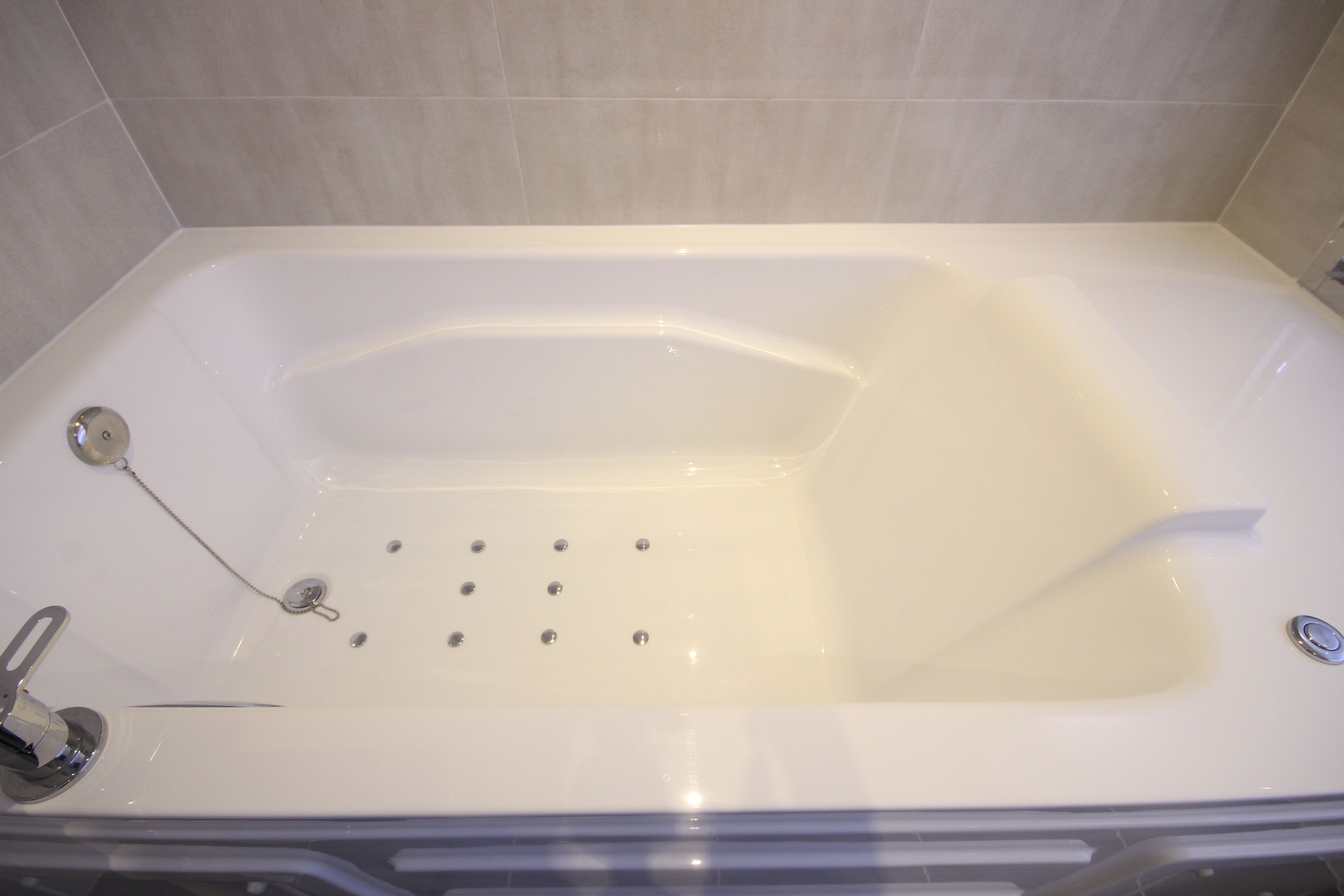 deluxe twin room | deep-soaking bathtub