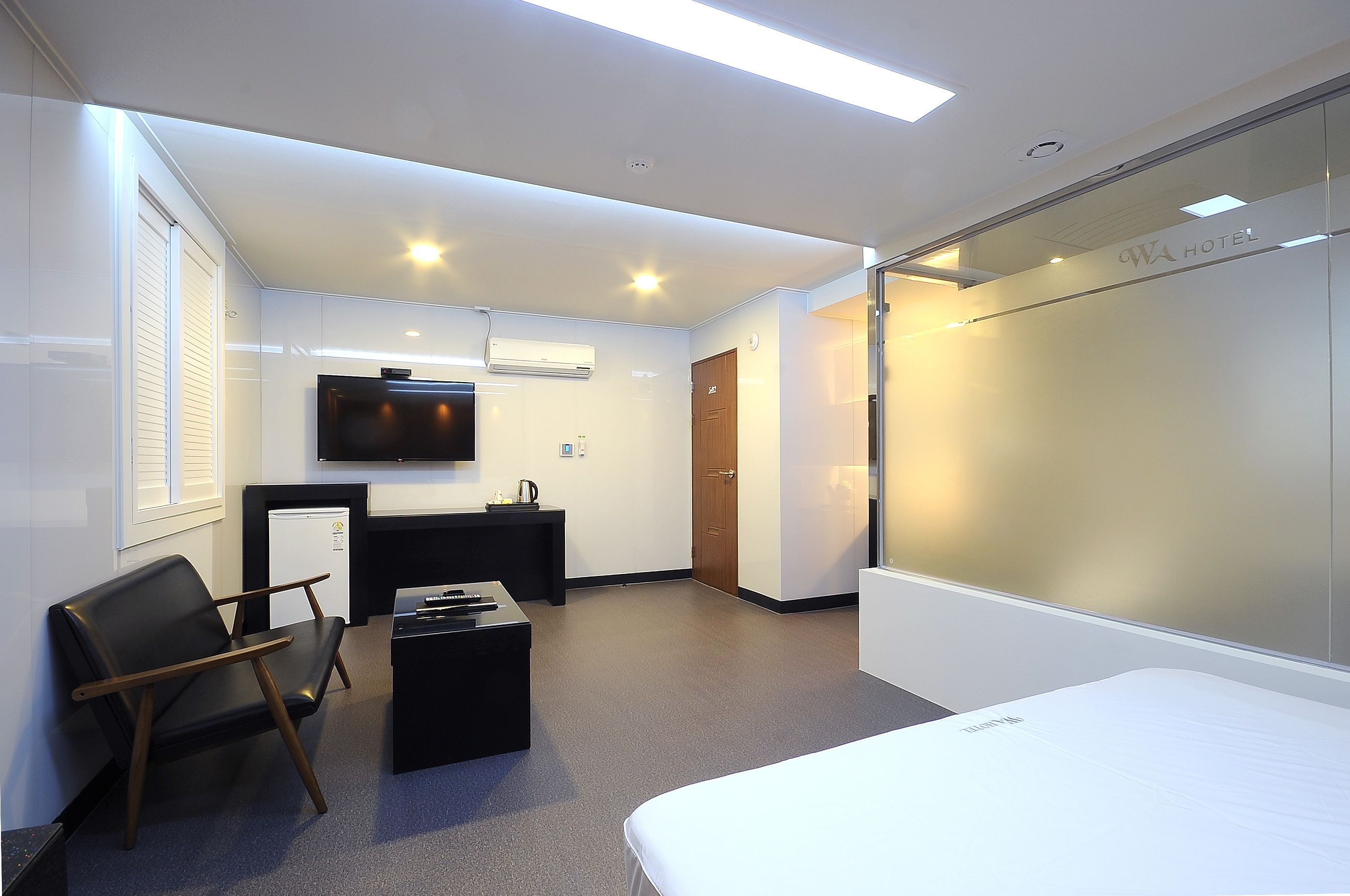 deluxe double room | soundproofing, free wifi, bed sheets