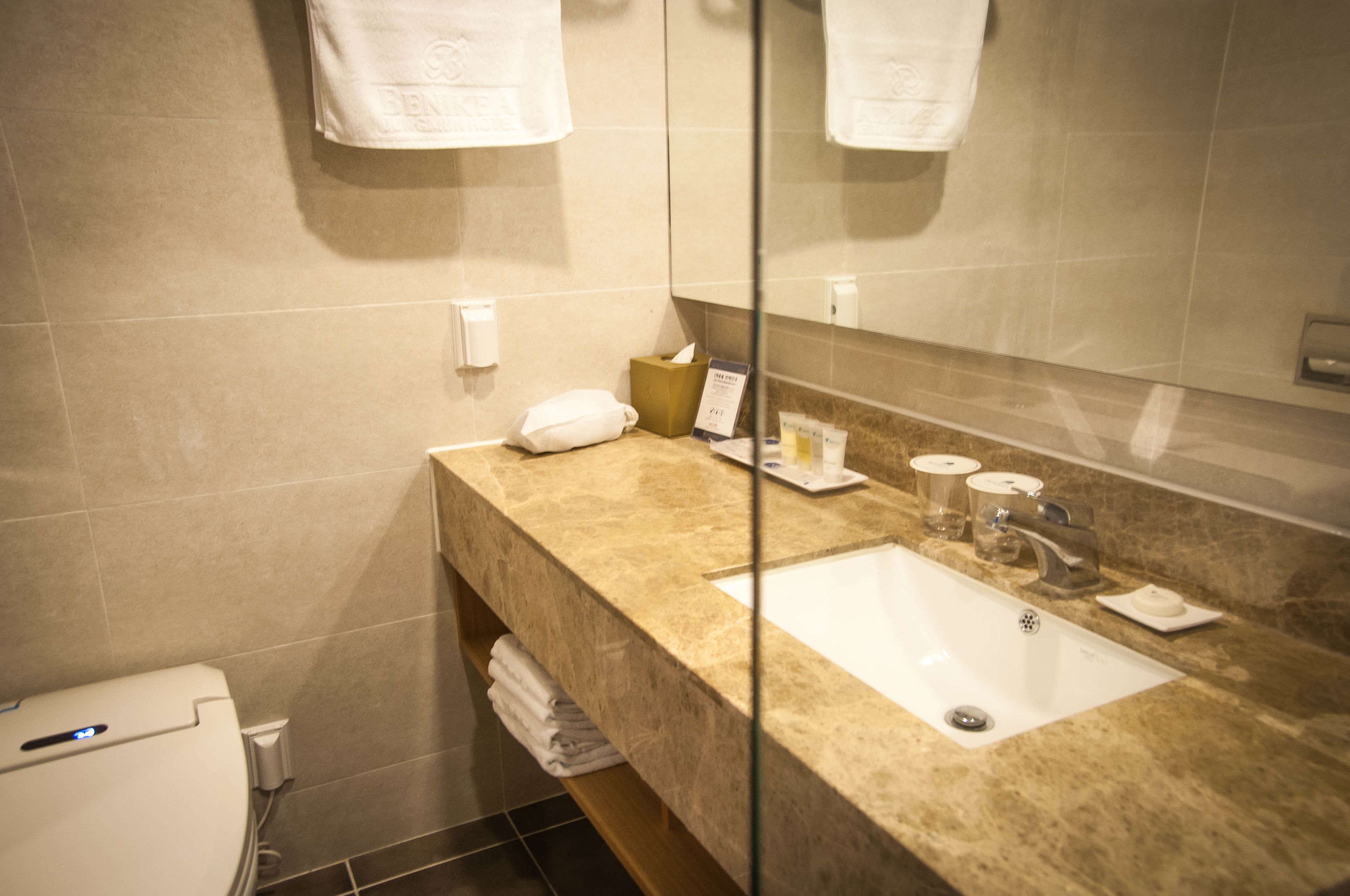 premier family twin room | 1 bedroom, premium bedding, in-room safe, desk