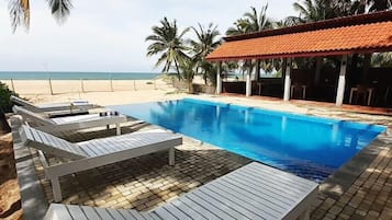 Outdoor pool, an infinity pool, sun loungers