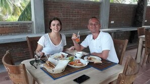 Outdoor dining - Wellé Wadiya (Kudawa)