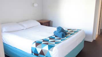 Queen Ensuite Room | Individually decorated, individually furnished, desk, blackout curtains