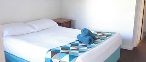 Queen Ensuite Room | Individually decorated, individually furnished, desk, blackout curtains